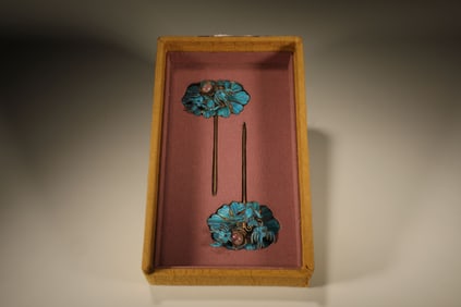 Pair of Gilt Bronze Inlaid Blue Feather Carved Flower and Bird Pattern Hairpin