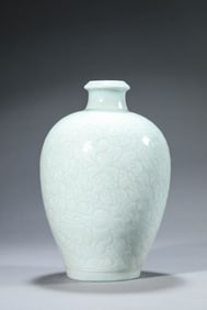 A Hutian-Type 'Carved Floral' Meiping