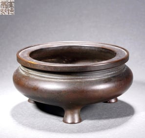 A TRIPOD CENSER