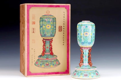 A Enamel Painted Turquoise-Green Glazed Interlocking Flower Official's Hat Stand