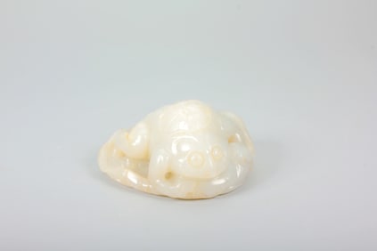 HETIAN JADE TOAD ON LOTUS LEAF