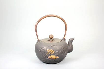 A TIBETAN IRON TEAPOT WITH LANDSCAPE-HOUSE PATTERN (BY ZANGWANGTANG)