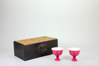 A PAIR OF ROUGE-GLAZED STEM CUPS