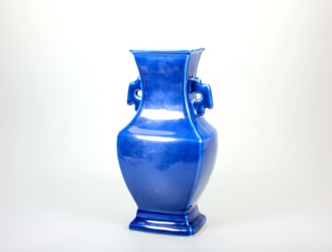 A SQUARE JILAN-GLAZED VASE WITH DOUBLE HANDLES