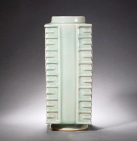 A PEA-GREEN GLAZED CONG-SHAPED VASE