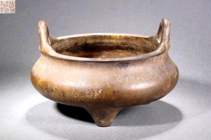 A STANDING-EAR CENSER