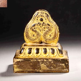 A GILT-BRONZE SEAL