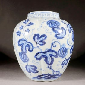 A BLUE-AND-WHITE JAR WITH MELON-FRUIT PATTERN