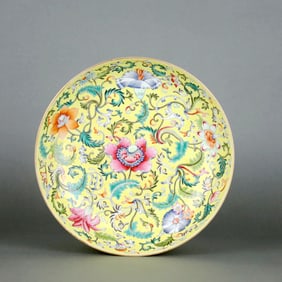 A Qianlong Yellow-Ground Famille Rose 'Interlocking Flowers' Dish