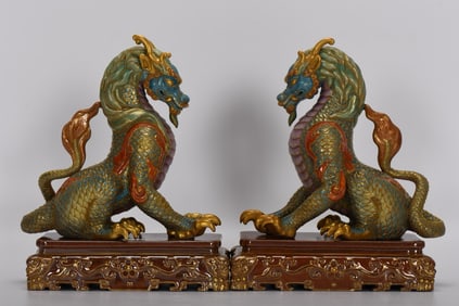 Pair of Enamel Drawing Beast Shape Porcelain Figure