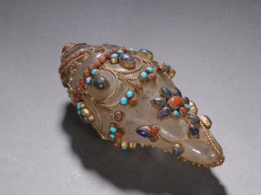 White Crystal Inlaid Gilt Silver and Gem Stone Carved Flower Pattern Conch Shape Ornament