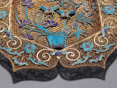 Gilt Silver Inlaid Blue Feather Carved Flower Pattern Plate