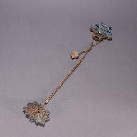 Gilt Silver Blue Feather Inlaid Gem Stone Carved Flower Pattern Brooch