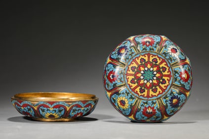A Cloisonné Enamel 'Floral' Covered Box