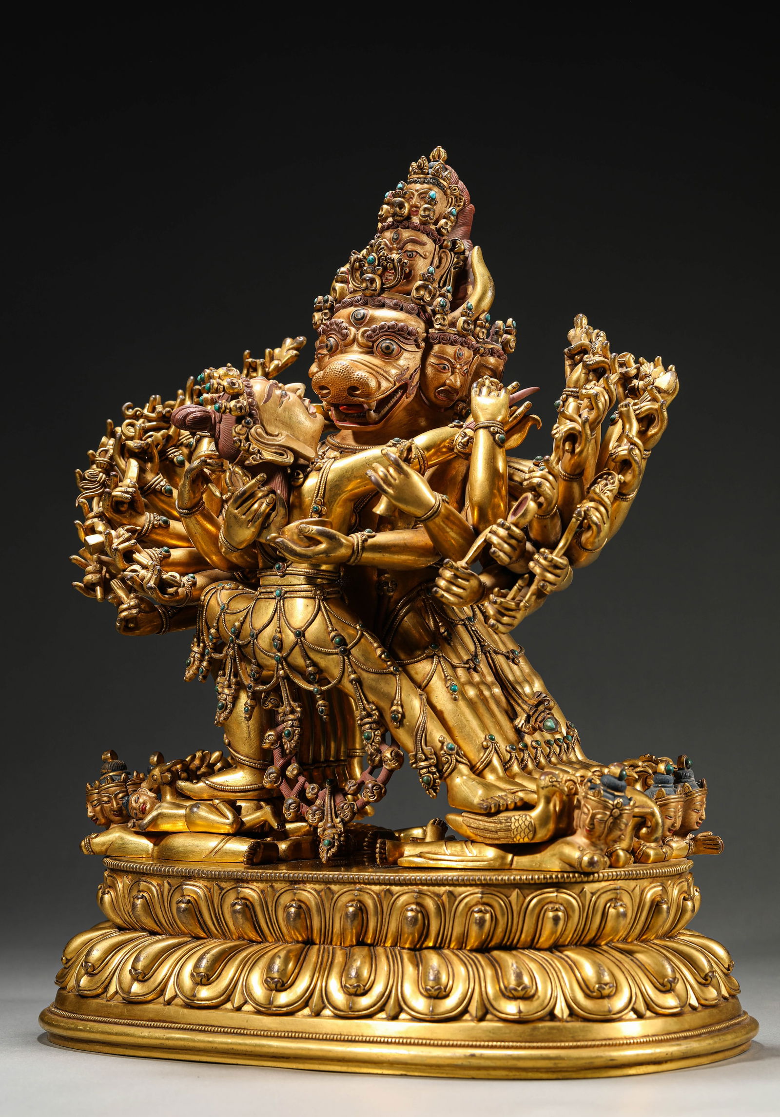A Tibetan Tashilhunpo-Style Yamantaka: A Tibetan Tashilhunpo-Style Yamantaka (32 x 21.3 x 40.5cm,Weight 16.85kg)