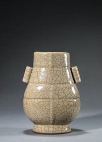 A Ge-Type Vase with Tube Handles