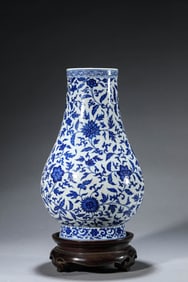 A Blue and White 'Interlocking Lotus' Zun