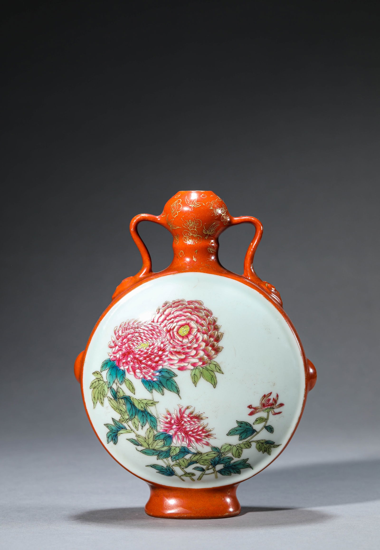 An Iron-Red 'Floral' Moonflask: An Iron-Red 'Floral' Moonflask (14.6 x 7.4 x 19.5cm)