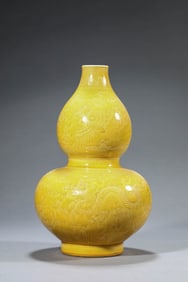 A Yellow-Glazed 'Dragon-and-Phoenix' Double-Gourd Vase