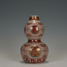 Wucai Flower Pattern Porcelain Gourd Shape Vase