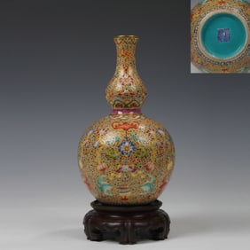 Famille Rose Flower and Bat Pattern Porcelain Gourd Shape Vase