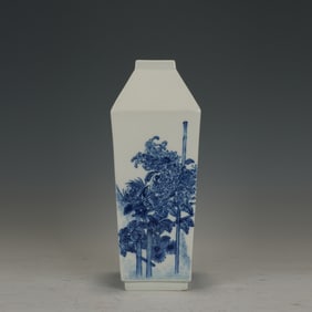 Blue and White Flower Pattern Porcelain Vase