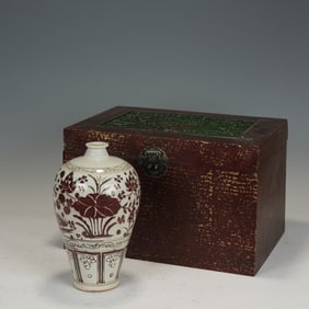Red Inglazed Flower and Bird Pattern Porcelain Vase