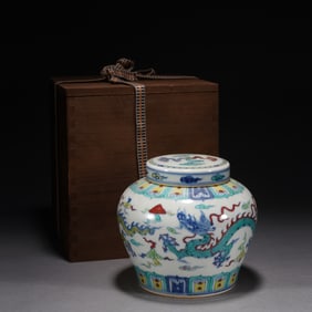 Doucai Cloud and Dragon Pattern Porcelain Lid Pot