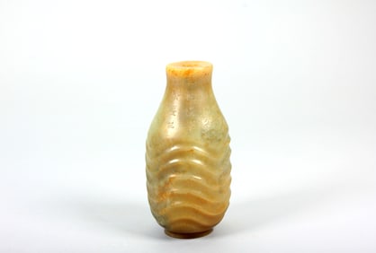 A HETIAN JADE VASE INSCRIBED WITH AN IMPERIAL POEM