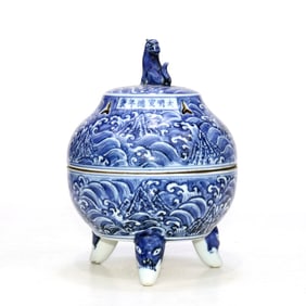 A BLUE AND WHITE 'LANDSCAPE' TRIPOD CENSER