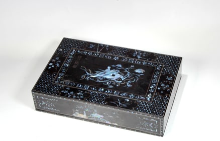 A BLACK LACQUER BOX WITH COVER