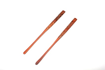 A PAIR OF BAMBOO BOOKMARKS WITH CRANE DESIGN