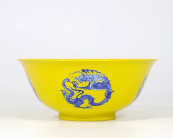 A YELLOW-GROUND BLUE AND WHITE 'FIVE DRAGON' BOWL