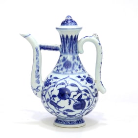 A BLUE AND WHITE 'FLORAL' EWER
