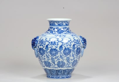 A BLUE AND WHITE 'LOTUS'VASE