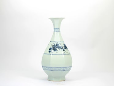A BLUE AND WHITE VASE,YUHUCHUN