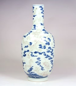 A BLUE AND WHITE RED GLAZED 'DRAGON' MALLET VASE
