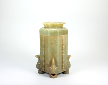 A JADE 'PHOENIX' ZUN VESSEL