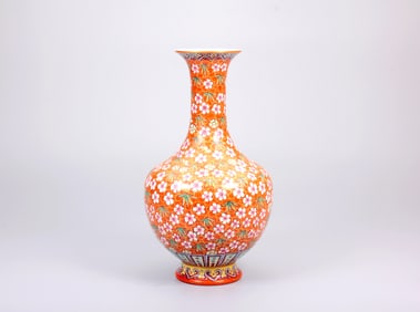 A FAMILLE ROSE CORAL RED GROUND WITH GOLD INLAID VASE