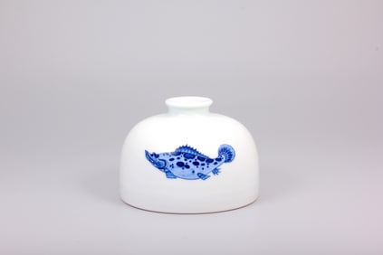 A BLUE AND WHITE BEEHIVE-SHAPED WATERPOT, TAIBAIZUN