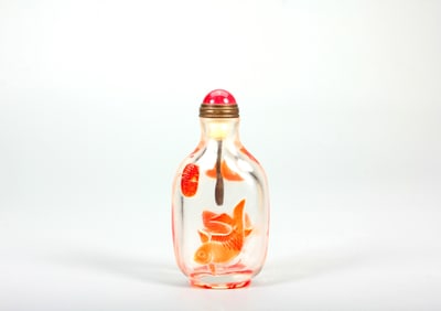 A GLASS SNUFF BOTTLE