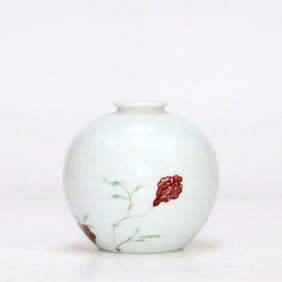A WUCAI AND UNDERGLAZE-RED 'FLORAL' APPLE-SHAPED VASE