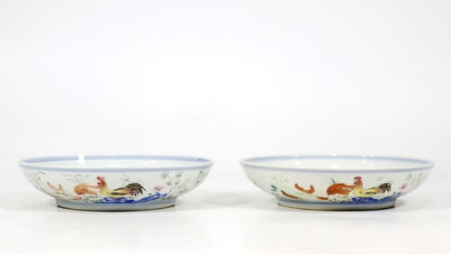 A PAIR OF 'CAIHUATANG' FAMILLE ROSE 'ROOSTER' DISHES