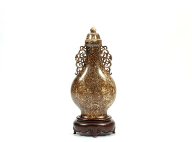 A JADE CARVED 'ELEPHANT'BOTTLE WITH COVER