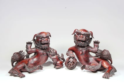 A PAIR OF EAGLE WOOD LIONS