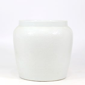 A SWEET-WHITE-GLAZED JAR CARVED WITH DRAGONS