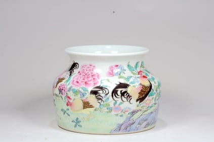 A FAMILLE ROSE VASE,ZUN