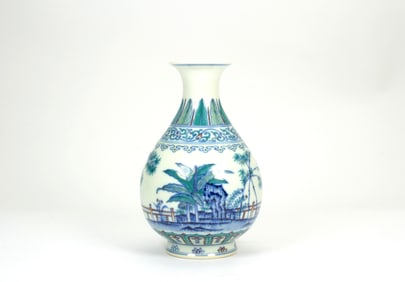A DOUCAI 'LEAF' VASE,YUHUCHUN