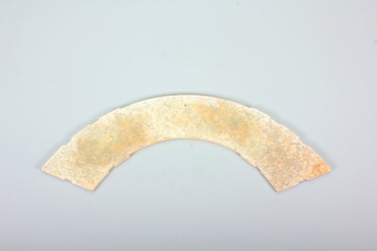 A HETIAN JADE 'DRAGON' ARCHAIC PENDANT, HUANG