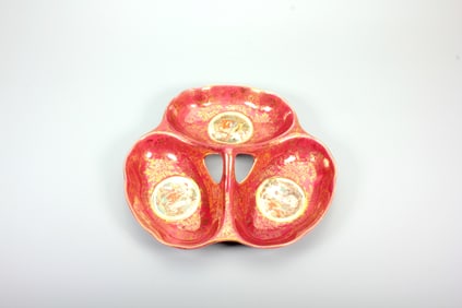 A VICTORIAN GILT-DECORATED CLOVER-FORM DISH WITH FIGURAL SCENE, ENGLAND